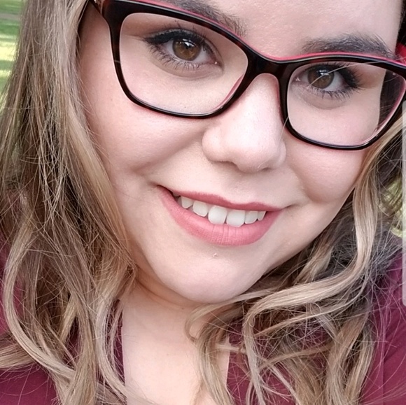 Meet your Posher, Kristen - Picture 1 of 1